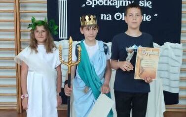 W "TR&Oacute;JCE U PRUSA" ZN&Oacute;W ZAGOŚCIŁA MITOLOGIA 4