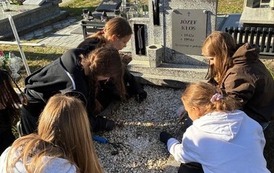 WOLONTARIUSZE PAMIĘTAJĄ O ZMARŁYCH 7