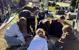 WOLONTARIUSZE PAMIĘTAJĄ O ZMARŁYCH 8